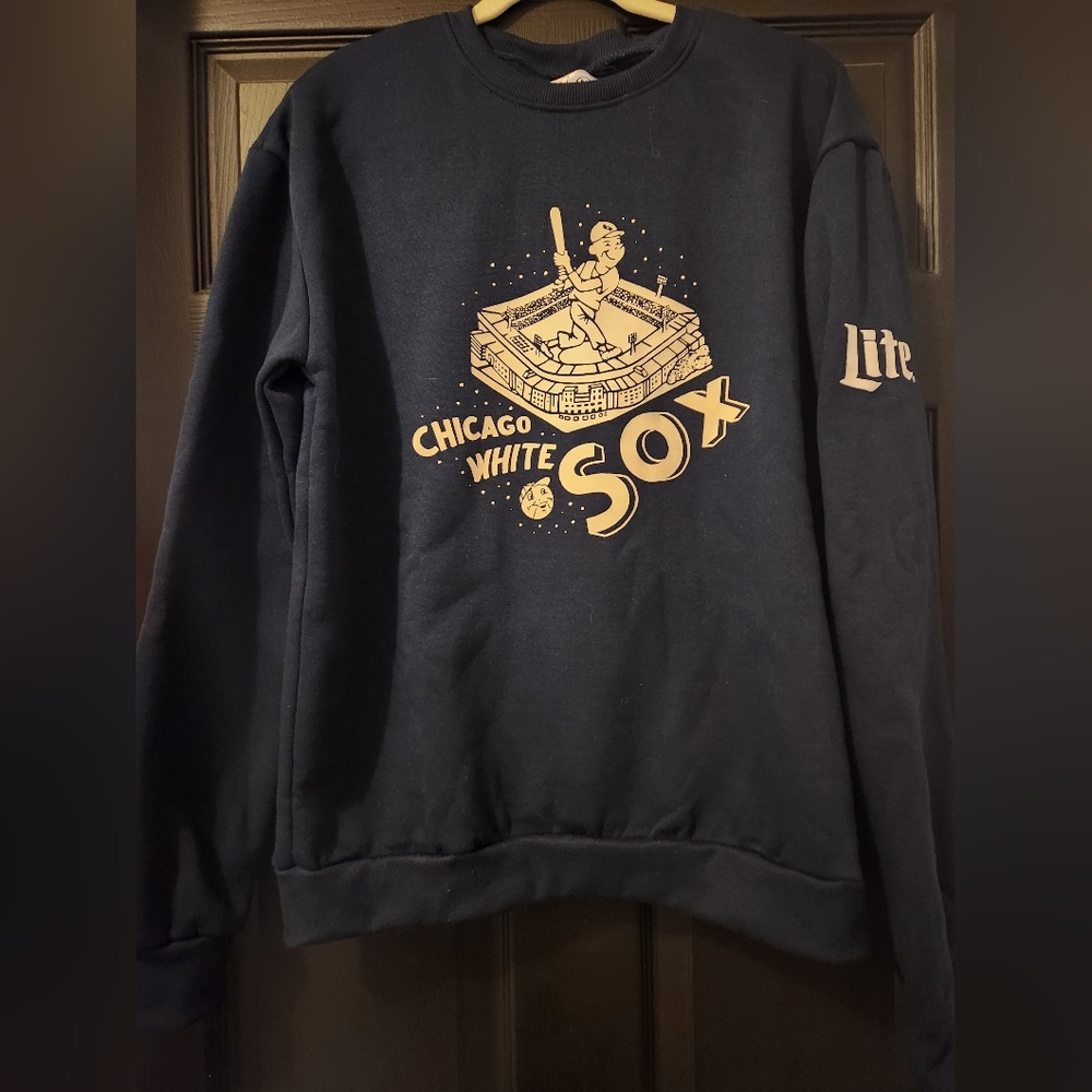 Chicago White Sox NWOT Limited edition sweatshirt sz med